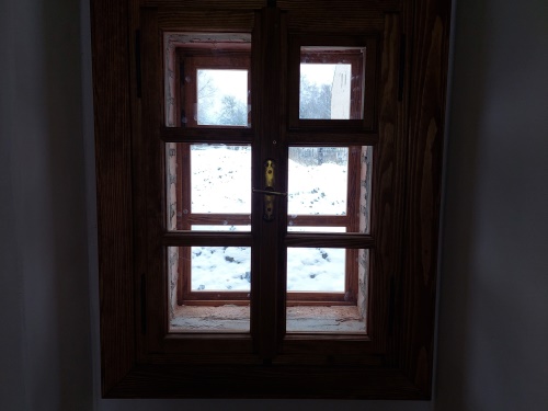 Okna a svlakové dveře do historického objektu, smrk, nátěr Karbolka