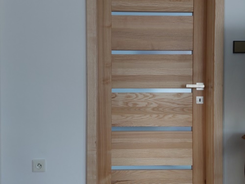 Dveře včetně obložkových zárubní