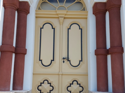 Repase dveří kaple (před a po)